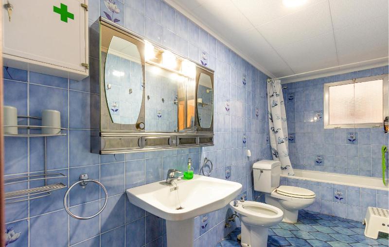 3 Bedroom Lovely Apartment In Santa Pola - image 26