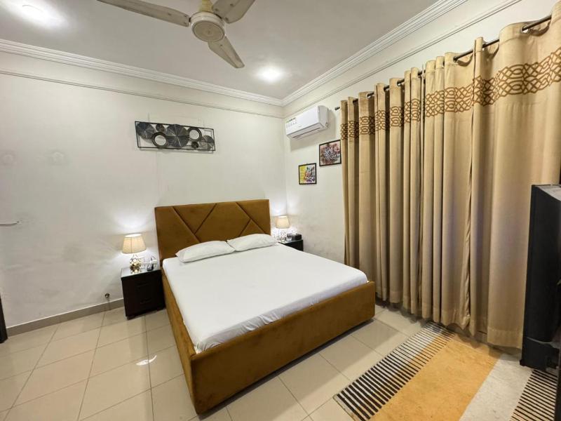 Cozy & Peaceful Rooms Near Lyallpur Galleria - image 9