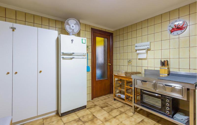 3 Bedroom Lovely Apartment In Santa Pola - image 28