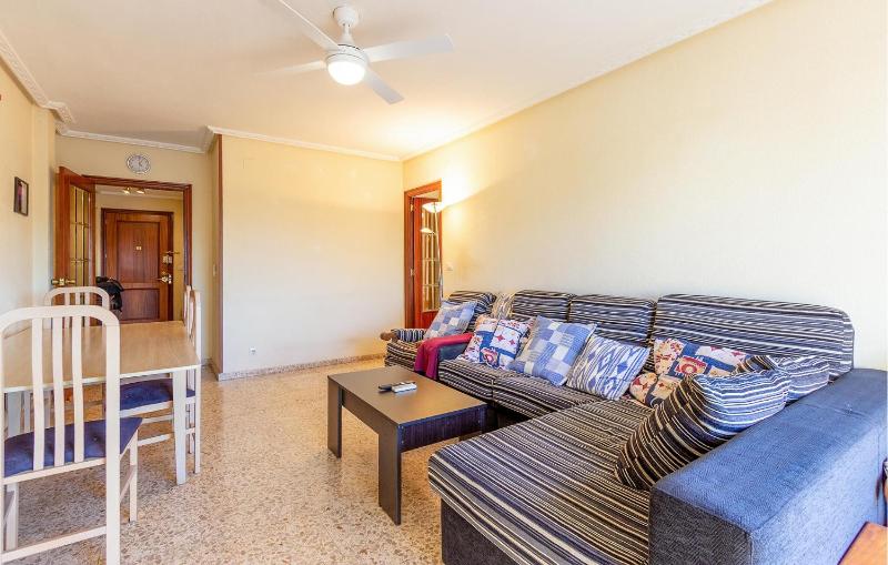 3 Bedroom Lovely Apartment In Santa Pola - image 9