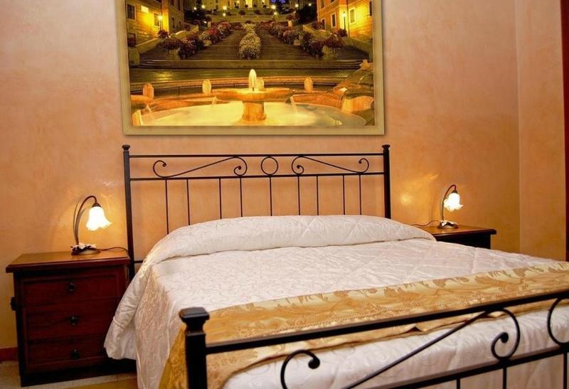 Double Room with Shared Bathroom image 3