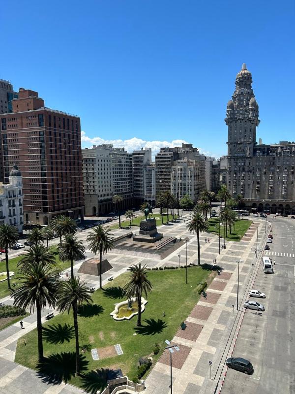 Central Montevideo with Stunning View - image 4