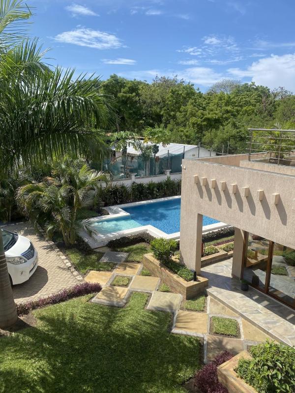 5-Bedroom Luxury Villa with Pool Near Diani Beach - image 2