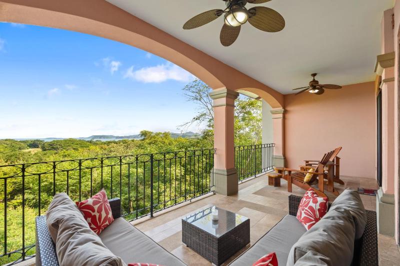 Treetop Ocean View Penthouse - Jobo 15 - image 1