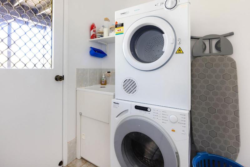 Sandy Adventures - Pet Friendly - 1 Min to Beach - image 15