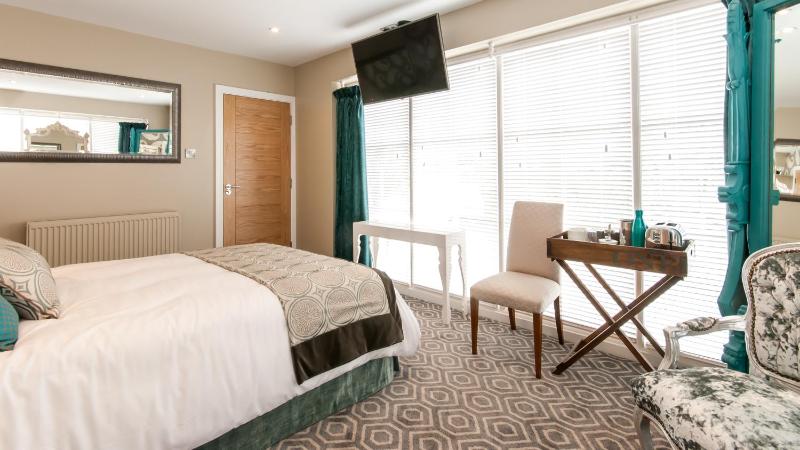 Deluxe Double Room image 4