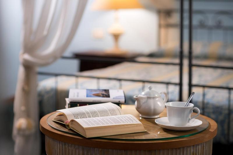 Standard Quadruple Room image 4