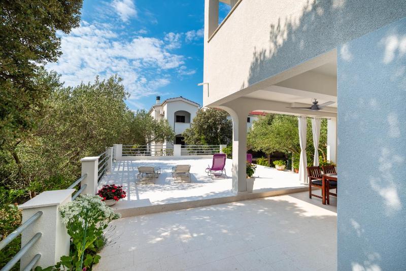 Apartments by the sea Mandre Pag - 13015 - image 28