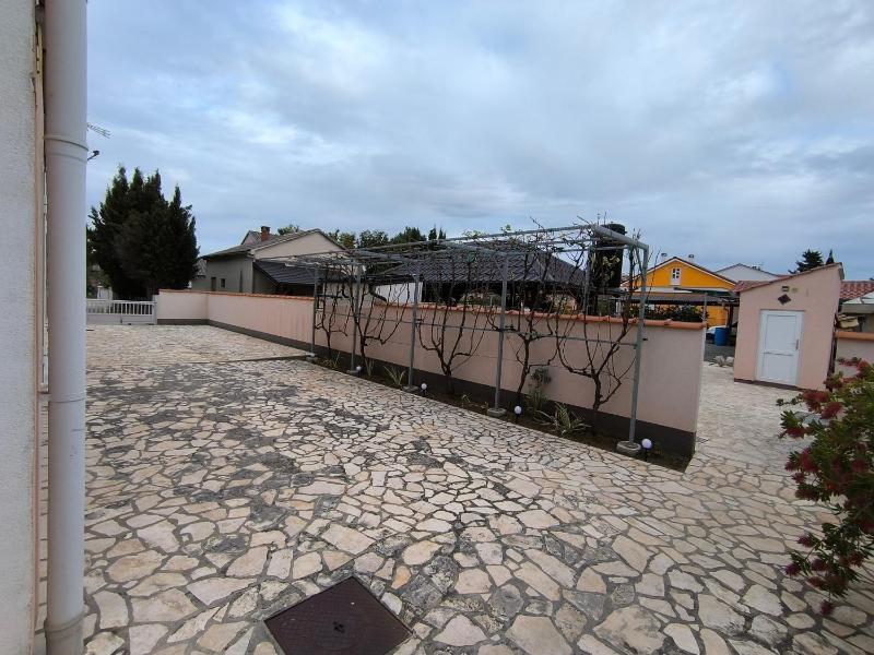 Family-friendly apartments with swimming pool Sabunike Zadar - 11837 - image 29