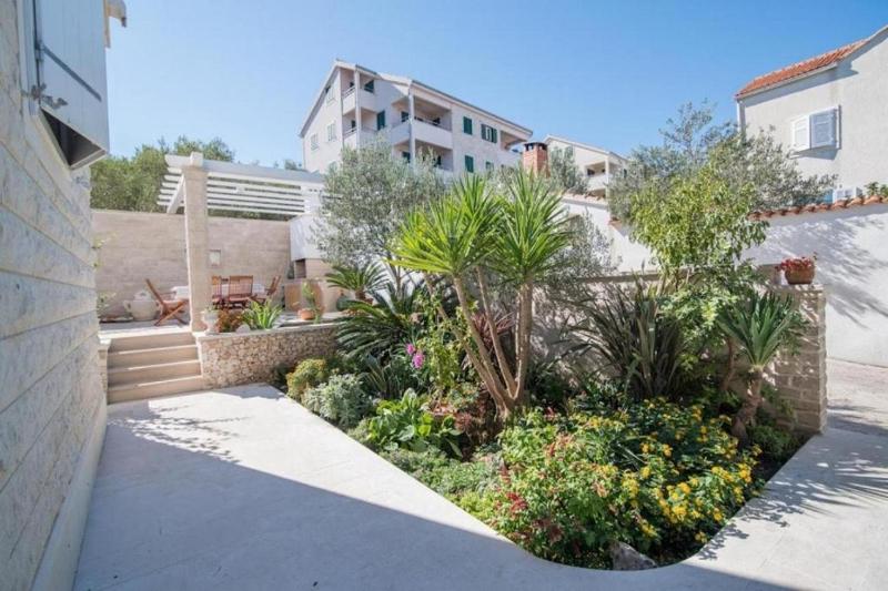 Family-friendly apartments with swimming pool Supetar Brac - 16774 - image 21