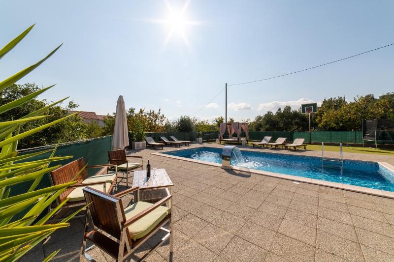 Holiday house with a swimming pool Kastel Stari Kastela - 22832 - image 22