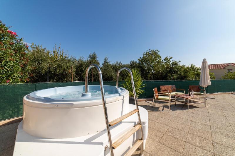 Holiday house with a swimming pool Kastel Stari Kastela - 22832 - image 17