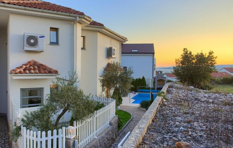 Holiday house with a swimming pool Krk - 23581 - image 14