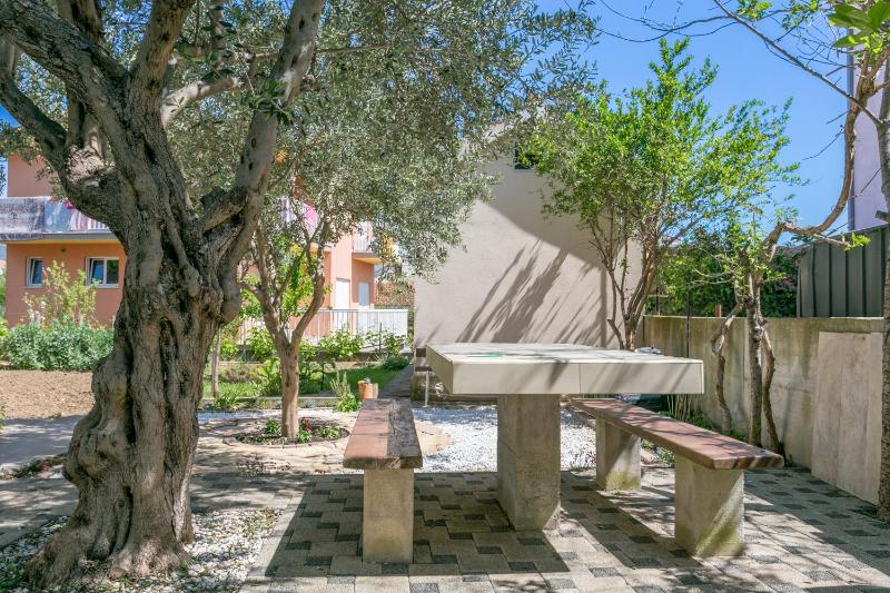 Apartments with parking space Kastel Novi Kastela - 22702 - image 4