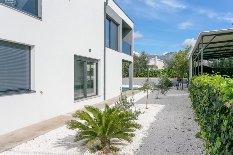 Family friendly house with a swimming pool Kastel Stafilic Kastela - 23486 - image 18