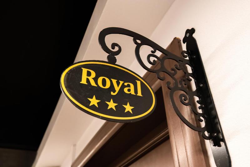 Royal by Euxin - image 15