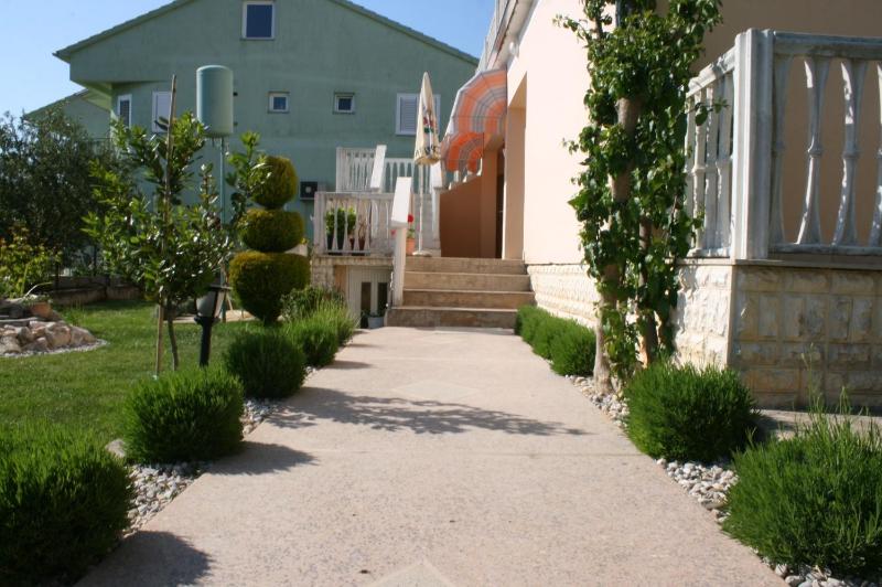 Apartments with a parking space Bibinje Zadar - 6213 - image 24