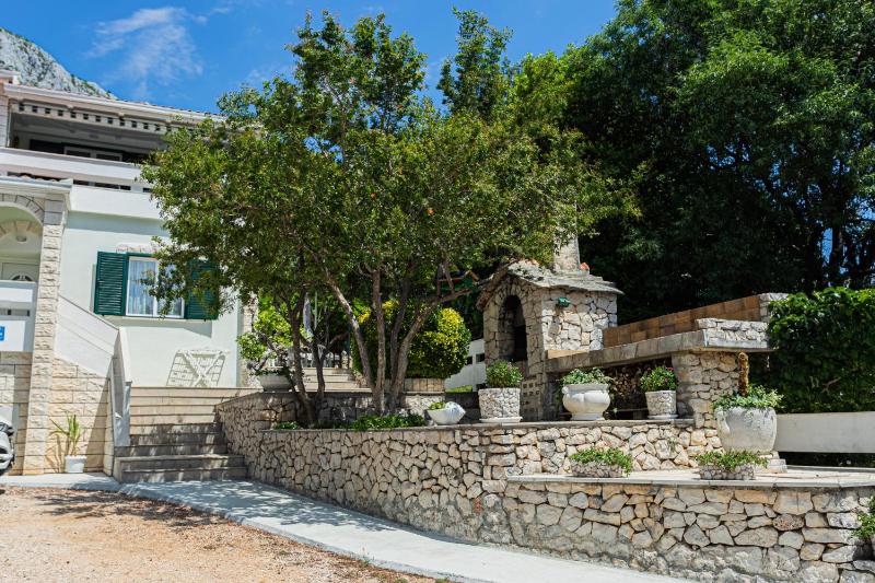 Apartments by the sea Zivogosce - Porat Makarska - 6899 - image 10