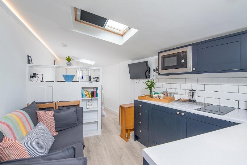Ty Twt Tiny House - image 28