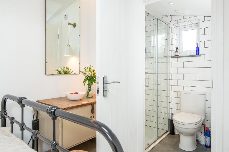 Ty Twt Tiny House - image 18