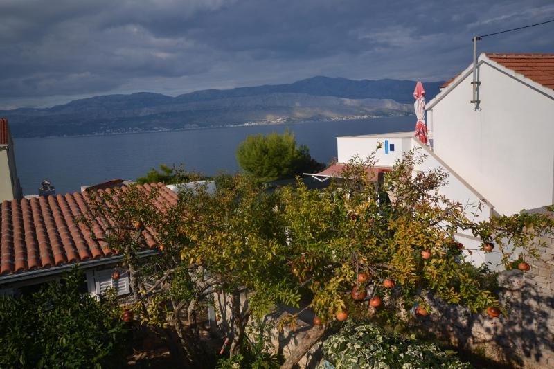 Apartments by the sea Splitska Brac - 11339 - image 5
