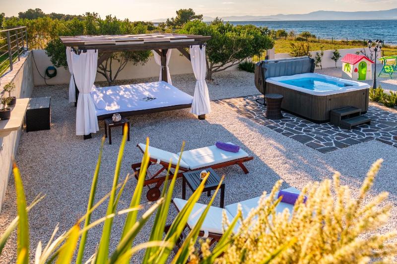 Seaside luxury villa with a swimming pool Supetar Brac - 12371 - image 29