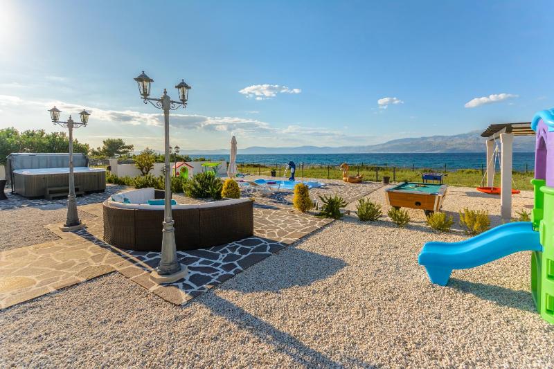 Seaside luxury villa with a swimming pool Supetar Brac - 12371 - image 25