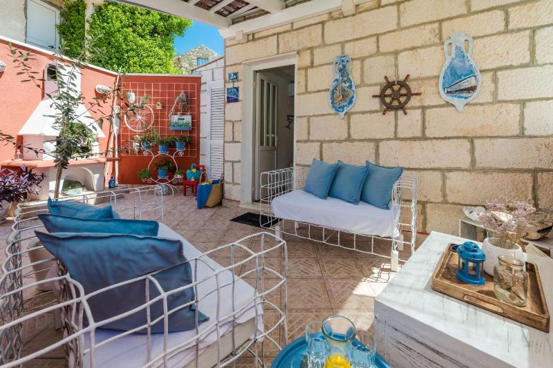 Beachfront family-friendly house with hot tub Cavtat Dubrovnik - 22828 - image 10