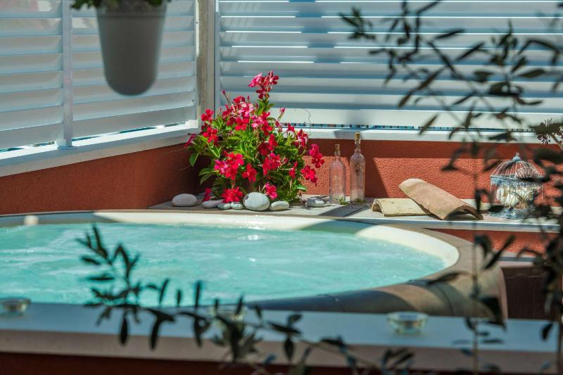 Beachfront family-friendly house with hot tub Cavtat Dubrovnik - 22828 - image 23