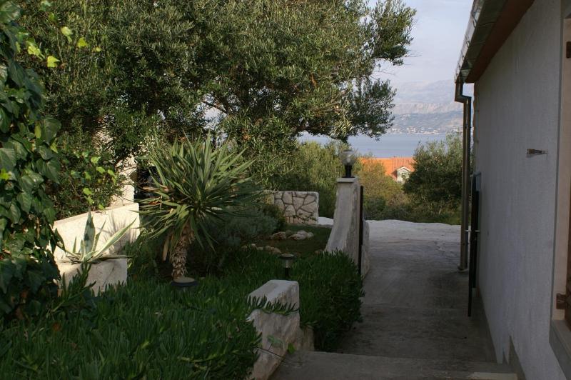 Apartments with swimming pool Splitska Brac - 2889 - image 11
