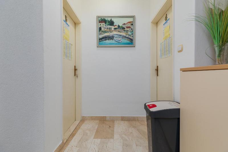 Apartments with parking space Makarska - 24562 - image 9
