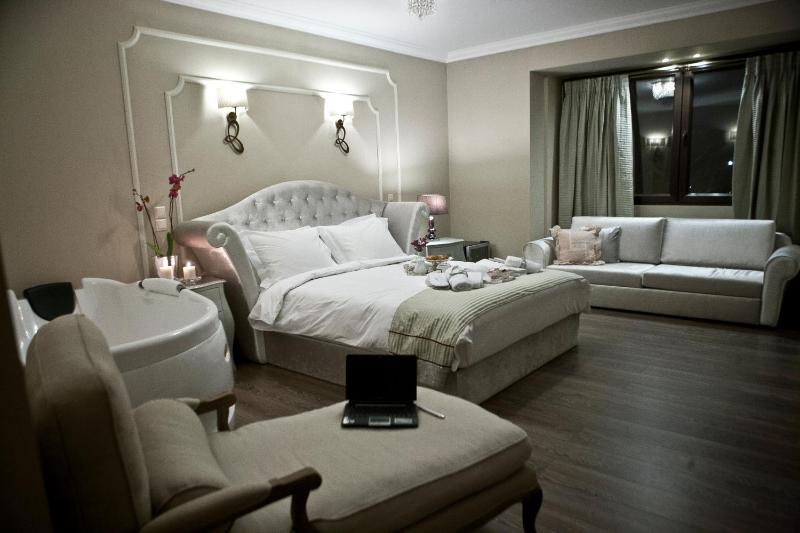 One-Bedroom Suite image 4