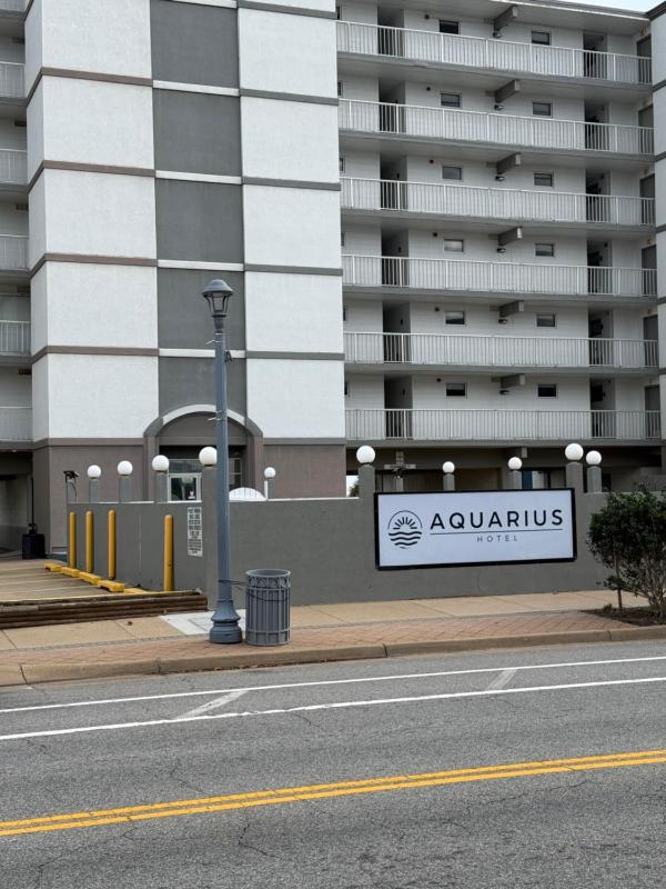 Aquarius Oceanfront Hotel - image 11