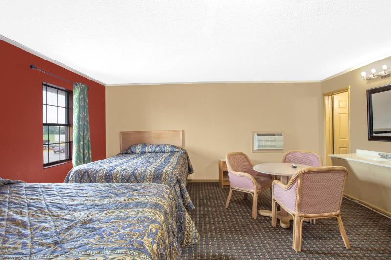Superior Double Room with Three Double Beds  image 3