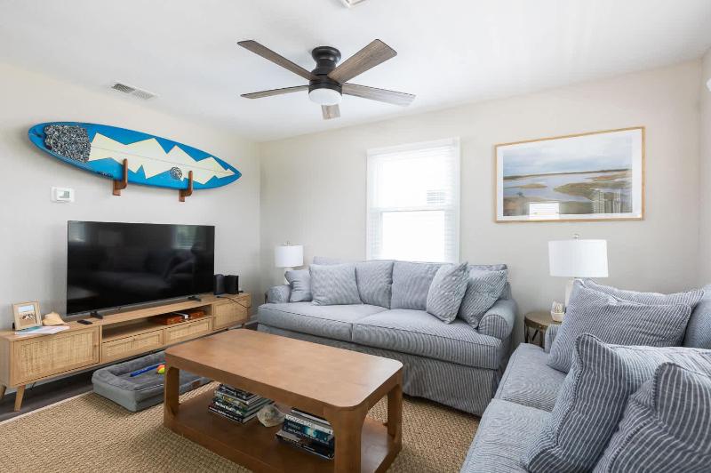 Newly Updated Cottage in the Heart of KDH - image 9
