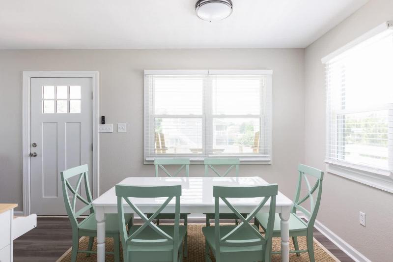 Newly Updated Cottage in the Heart of KDH - image 10