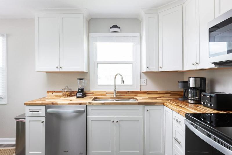 Newly Updated Cottage in the Heart of KDH - image 16