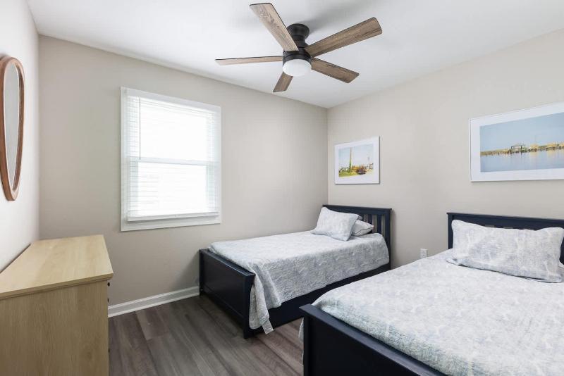 Newly Updated Cottage in the Heart of KDH - image 15
