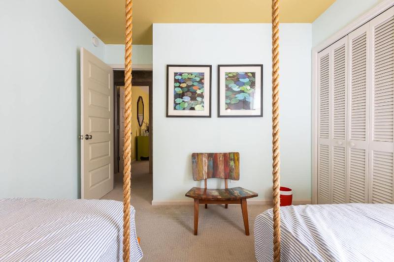 Secluded Oceanside Retreat Short Walk to Beach - image 17