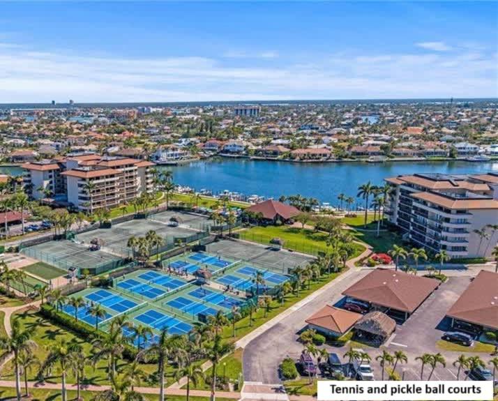 Beachfront apartment with stunning views & wraparound balcony - image 5