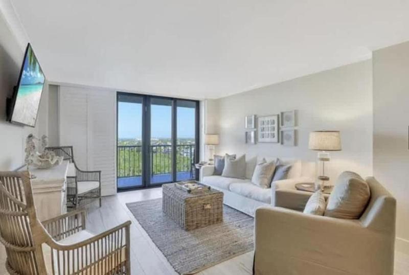 Beachfront apartment with stunning views and amazing year round sunsets 1010 - image 11