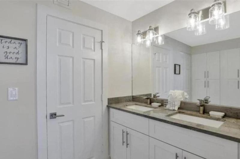 Beachfront apartment with stunning views and amazing year round sunsets 1010 - image 12