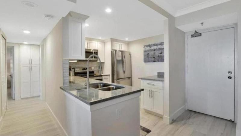 Beachfront apartment with stunning views and amazing year round sunsets 1010 - image 13