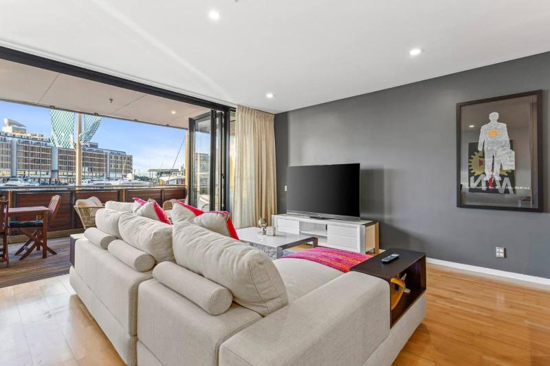 Designer Harbour Stunner with Welcome Rosé - image 3