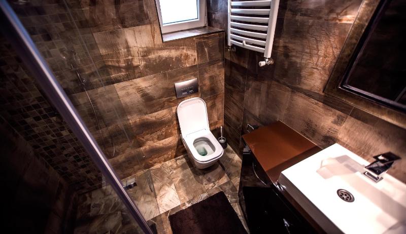 Crown Apartment - Your Royal Stay - image 3