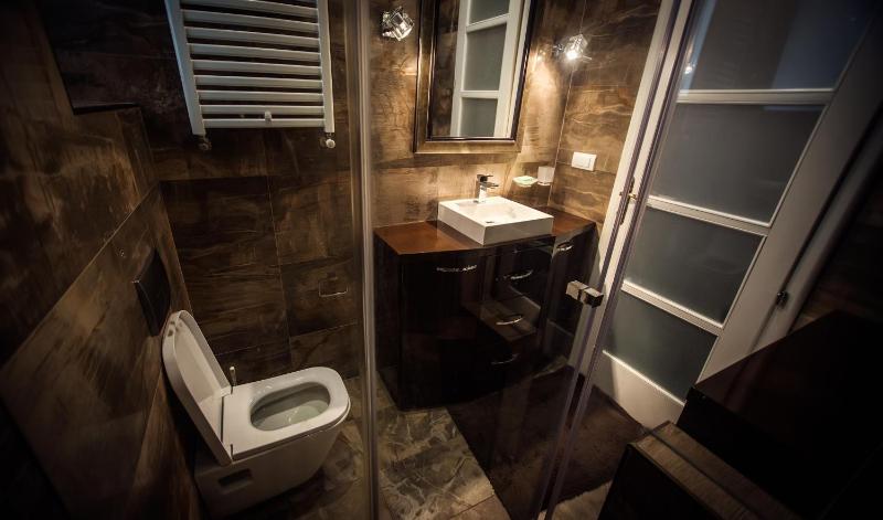 Crown Apartment - Your Royal Stay - image 2