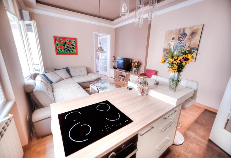 Crown Apartment - Your Royal Stay - image 14