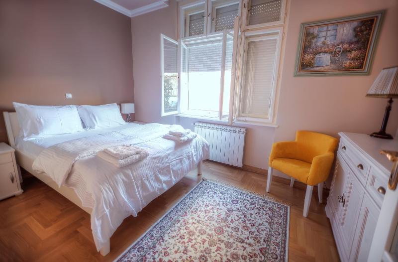 Crown Apartment - Your Royal Stay - image 8