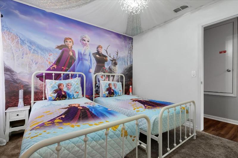 Family-Friendly 6-Bedroom Villa with Pool Game Room and Themed Bedrooms at Emerald Island Resort - image 23