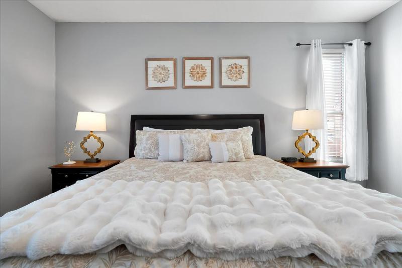 Family-Friendly 6-Bedroom Villa with Pool Game Room and Themed Bedrooms at Emerald Island Resort - image 4